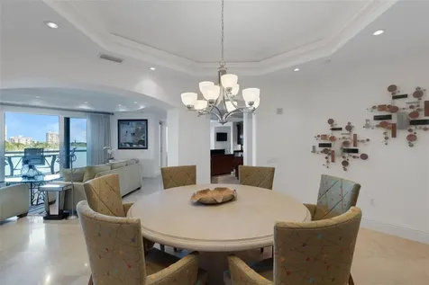 464 Golden Gate Point Sarasota FL 34236