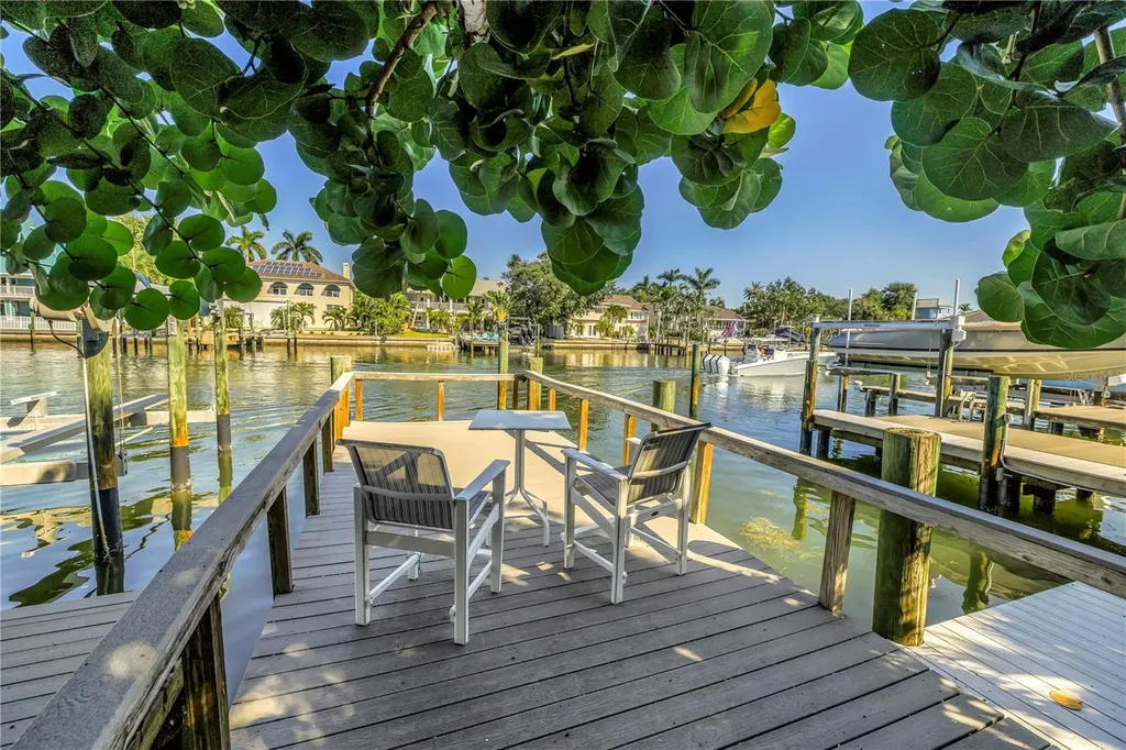 903 Pinellas Bayway S Tierra Verde FL 33715