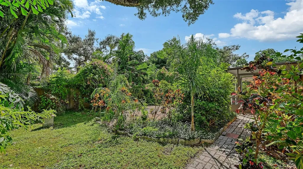 4873 Huntleigh Drive Sarasota FL 34233
