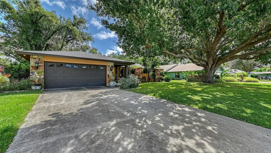 4873 Huntleigh Drive Sarasota FL 34233