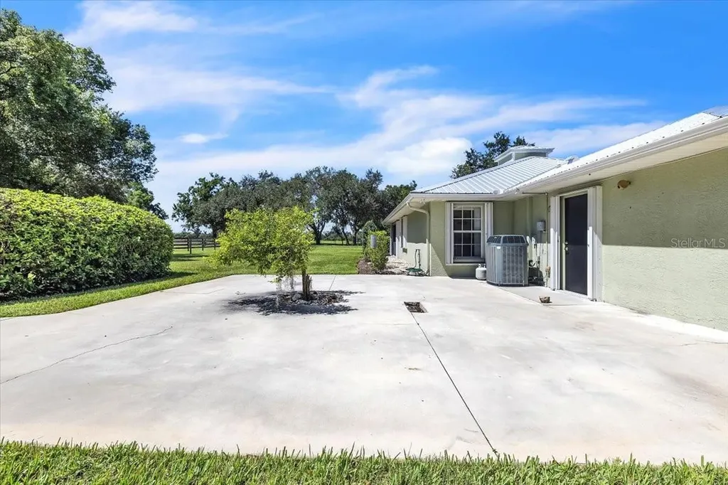 2124 NE Voss Oaks Circle Arcadia FL 34266