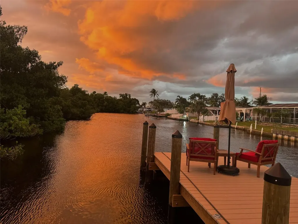 265 96th Avenue N St Petersburg FL 33702