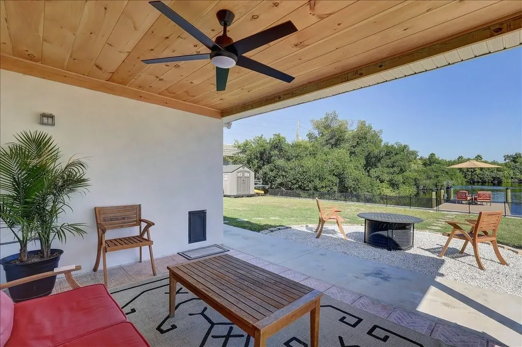 265 96th Avenue N St Petersburg FL 33702