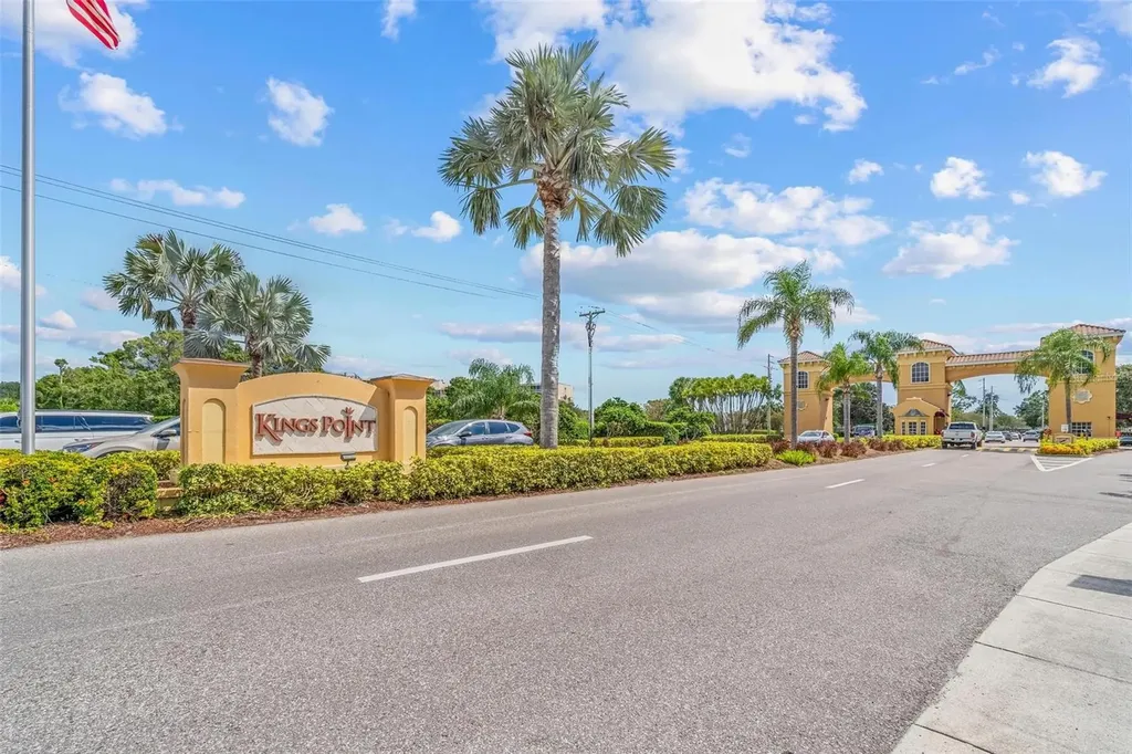 201 Bedford Trail Sun City Center FL 33573