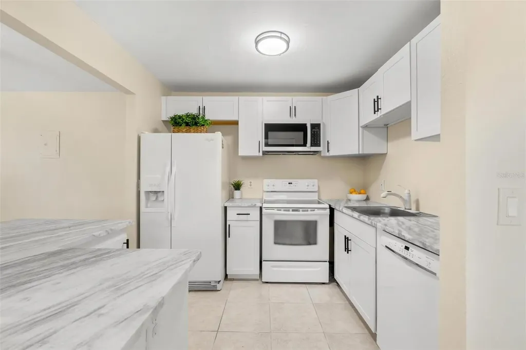 201 Bedford Trail Sun City Center FL 33573