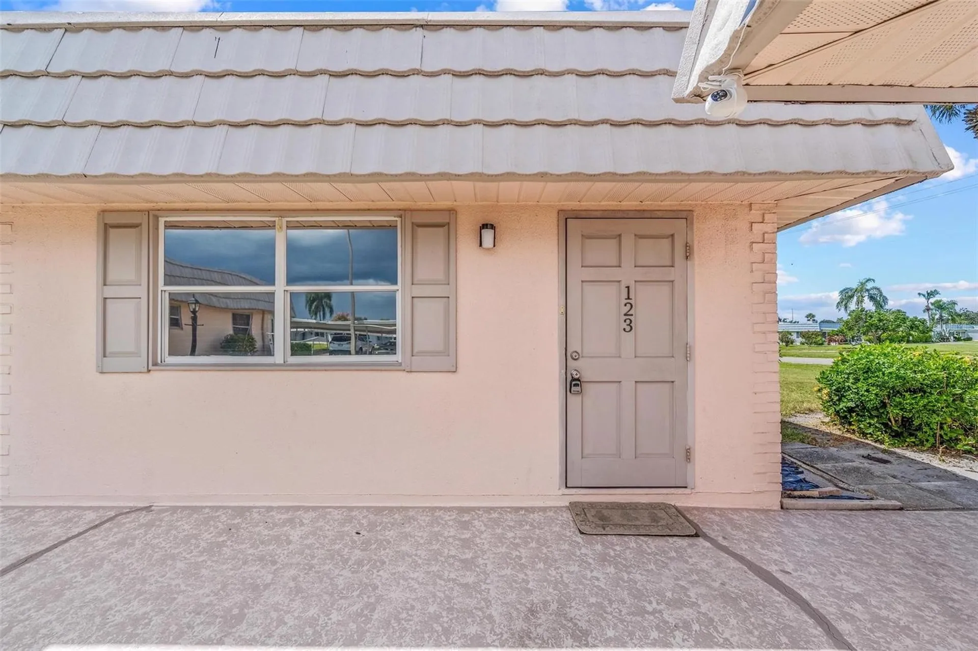 201 Bedford Trail Sun City Center FL 33573
