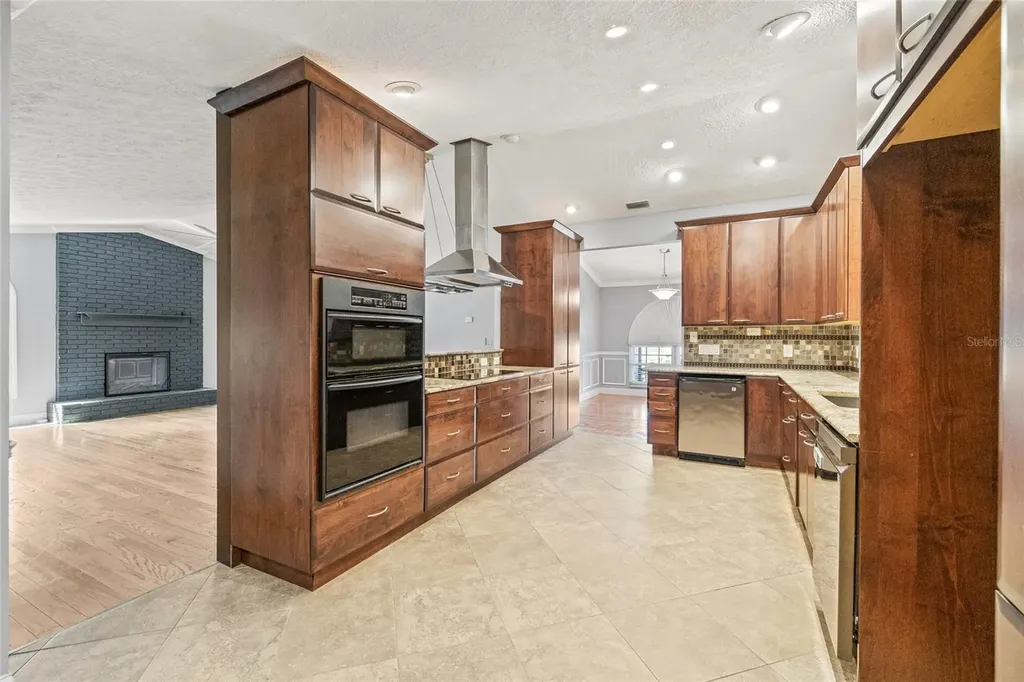 603 Cottage Grove Circle Valrico FL 33594