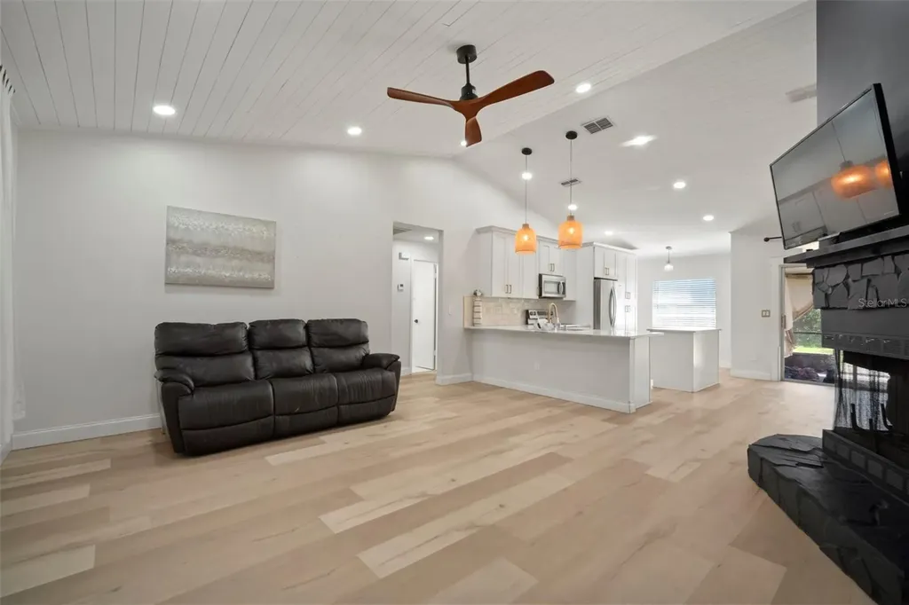 4613 N Country Hills Court Plant City FL 33566