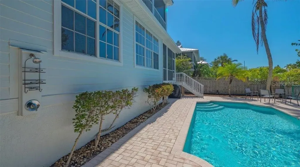 4922 Commonwealth Drive Sarasota FL 34242