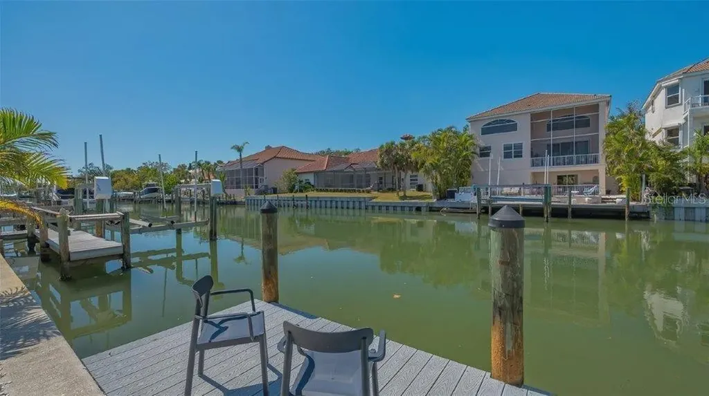 4922 Commonwealth Drive Sarasota FL 34242