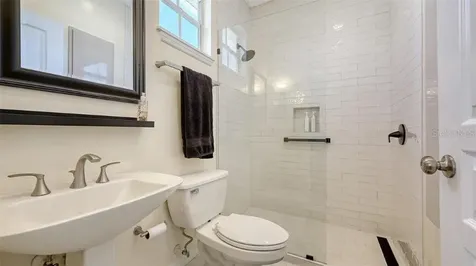 4922 Commonwealth Drive Sarasota FL 34242