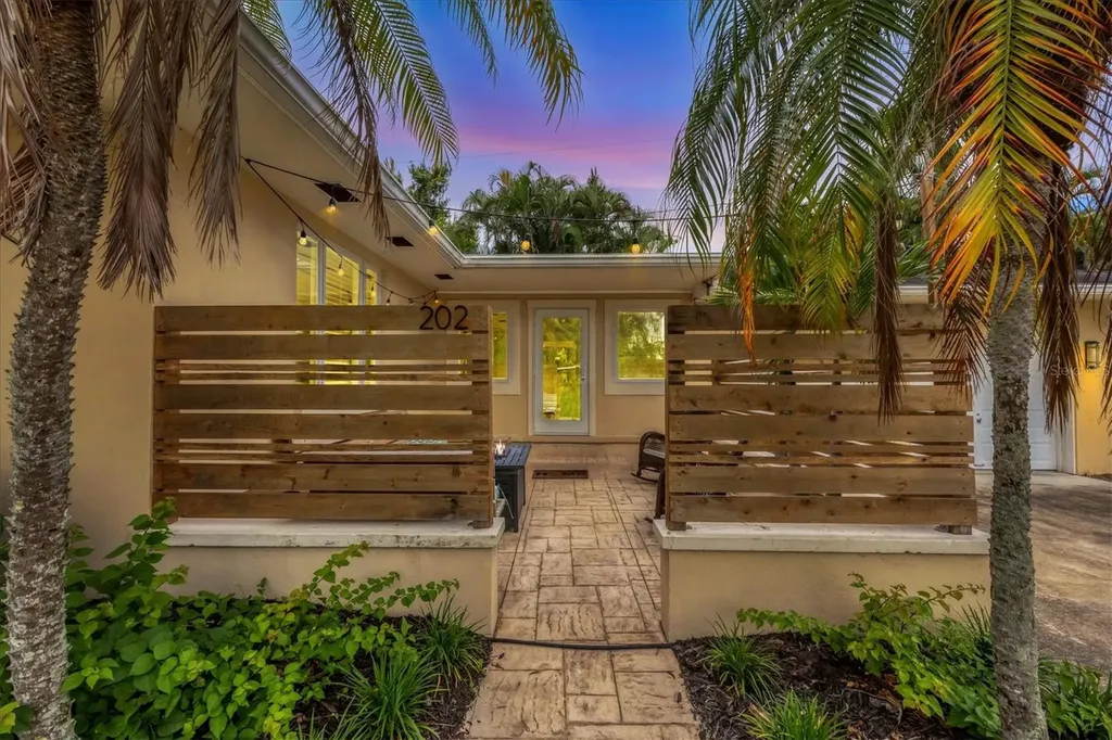 202 22nd Street W Bradenton FL 34205