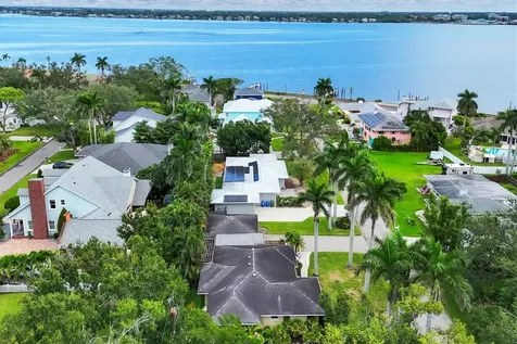 202 22nd Street W Bradenton FL 34205
