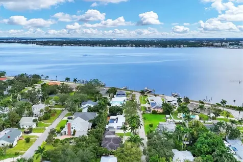 202 22nd Street W Bradenton FL 34205