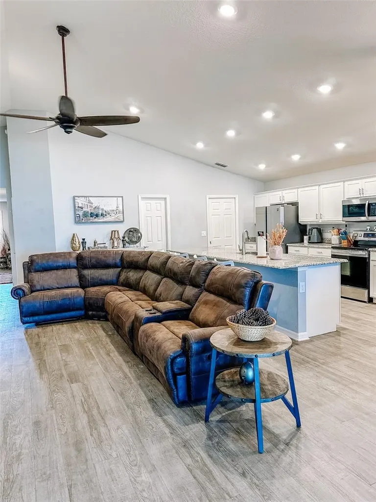 105 Foxtail Loop Davenport FL 33837