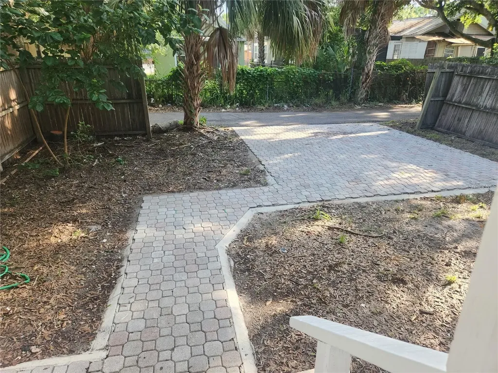 1923 W Pine Street Tampa FL 33607