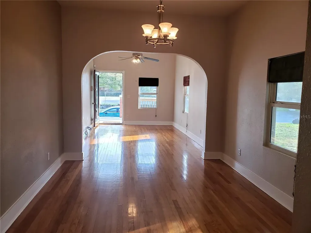 1923 W Pine Street Tampa FL 33607