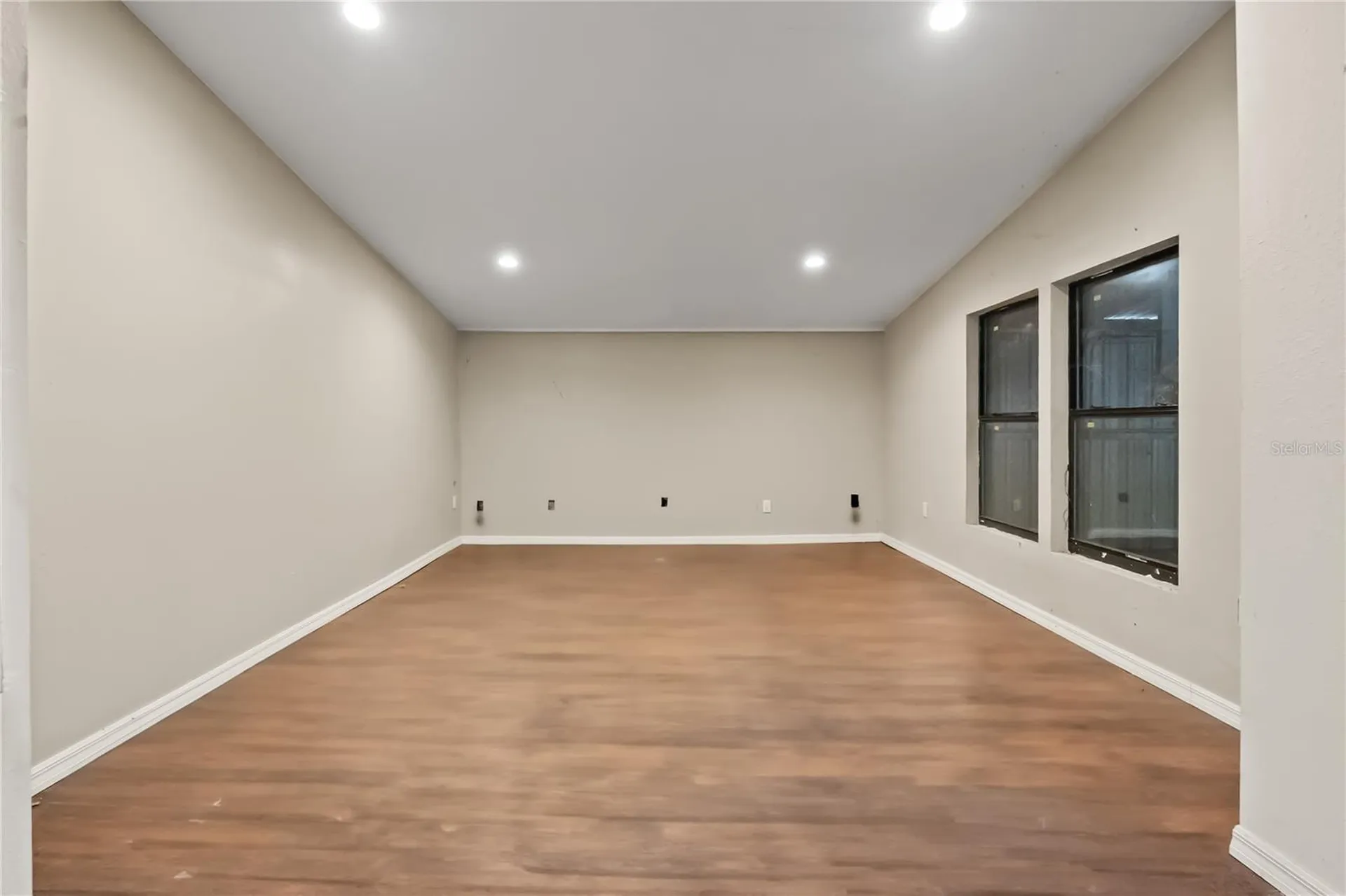 1049 E Myers Boulevard Mascotte FL 34753