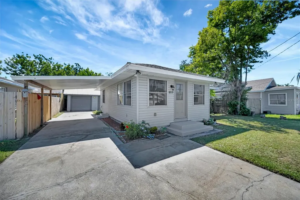 609 25th Avenue W Bradenton FL 34205