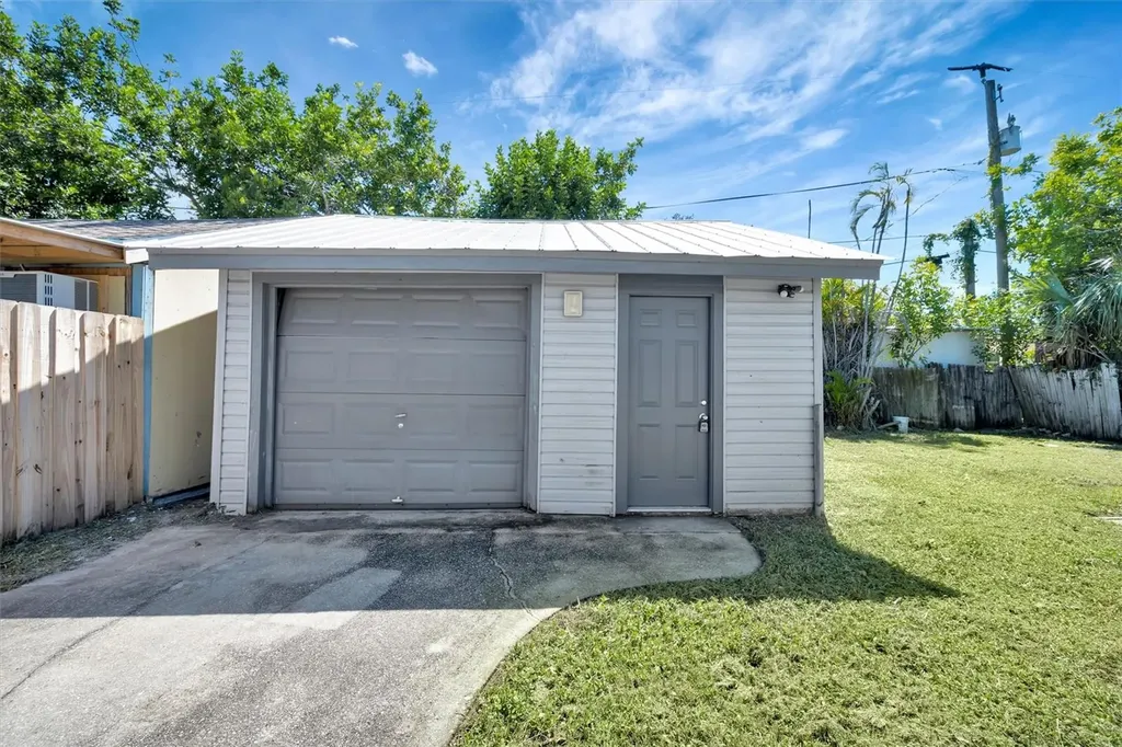 609 25th Avenue W Bradenton FL 34205
