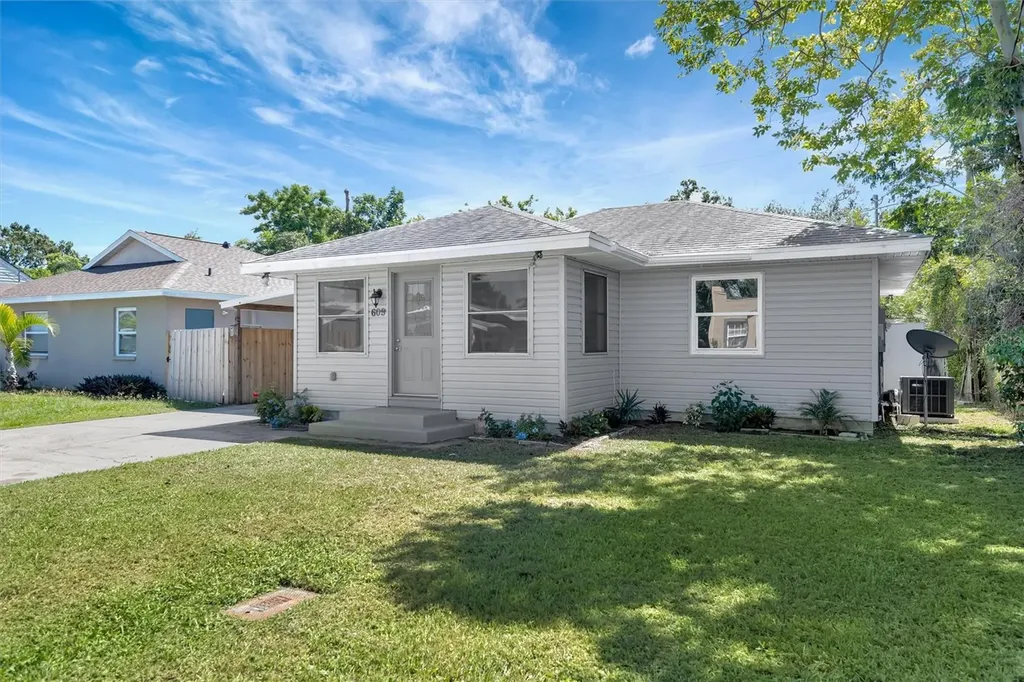 609 25th Avenue W Bradenton FL 34205