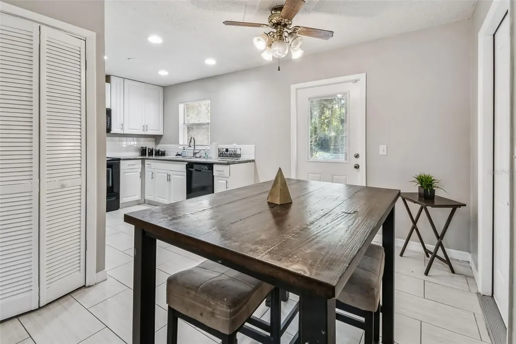 4419 Dolphin Drive Tampa FL 33617