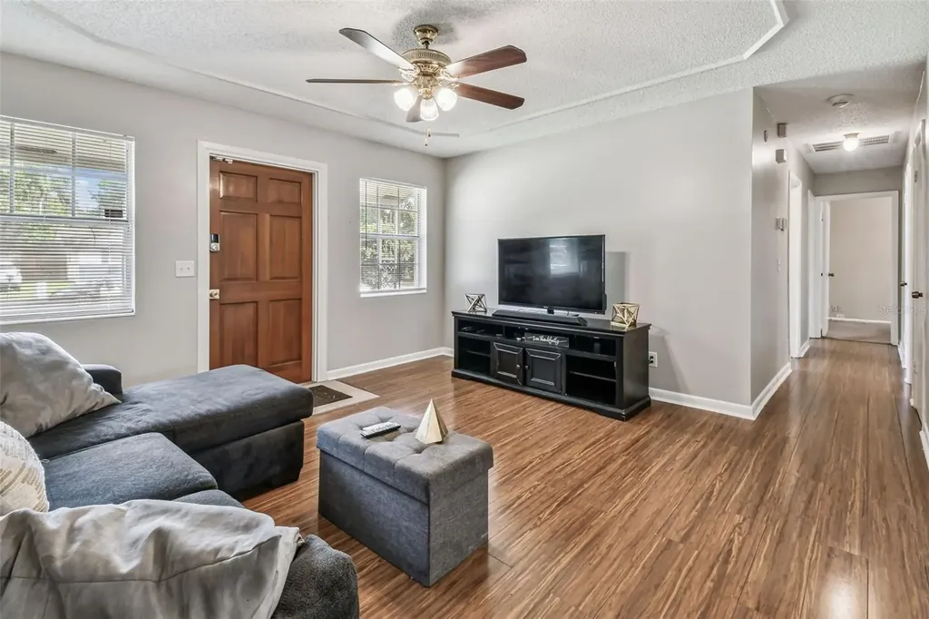 4419 Dolphin Drive Tampa FL 33617