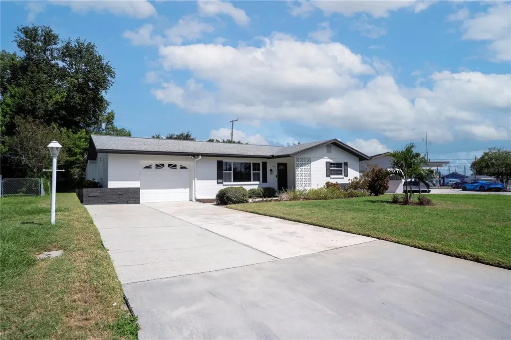 10719 Village Green Avenue Seminole FL 33772