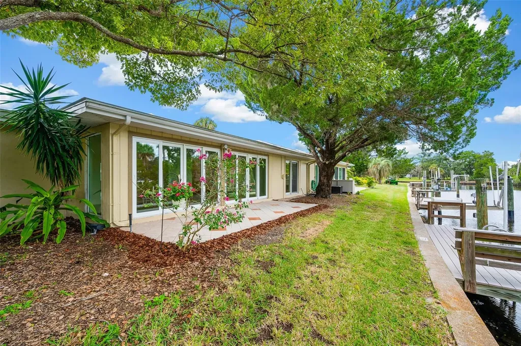11254 W Bayshore Drive Crystal River FL 34429