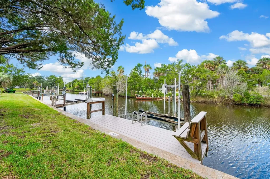 11254 W Bayshore Drive Crystal River FL 34429