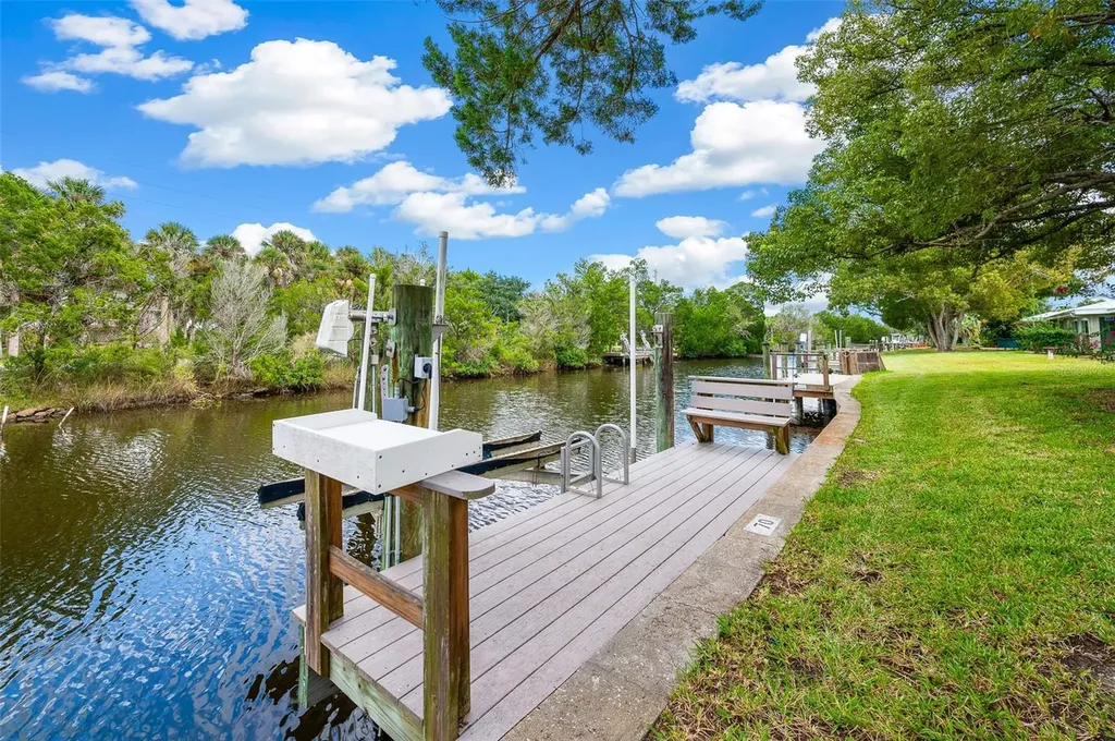 11254 W Bayshore Drive Crystal River FL 34429