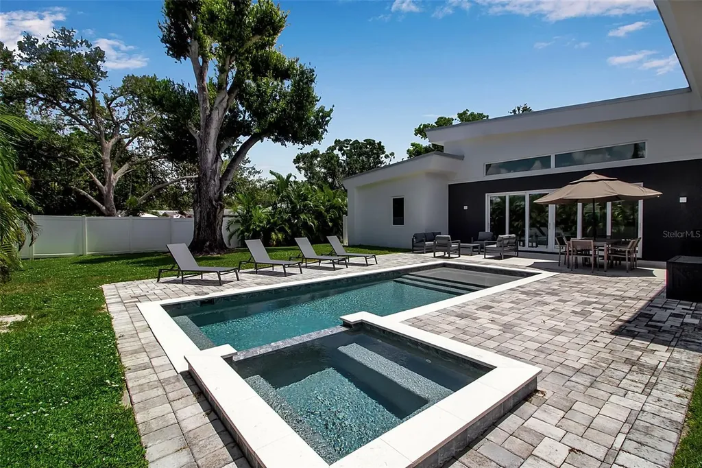 2231 Wood Street Sarasota FL 34237