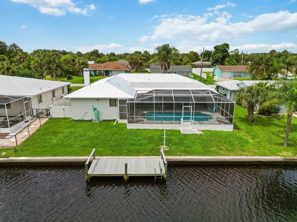 18606 Briggs Circle Port Charlotte FL 33948