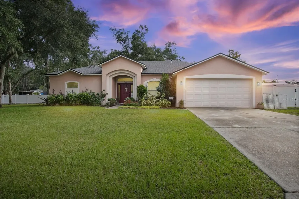 516 Grace Avenue Deland FL 32724