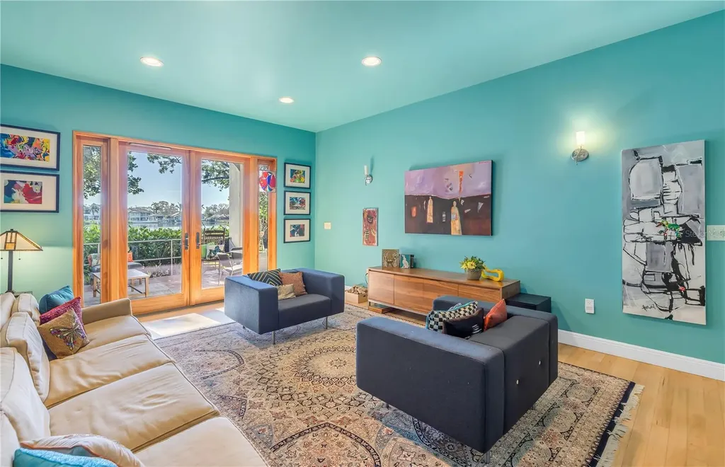 838 Monterey Boulevard NE St Petersburg FL 33704