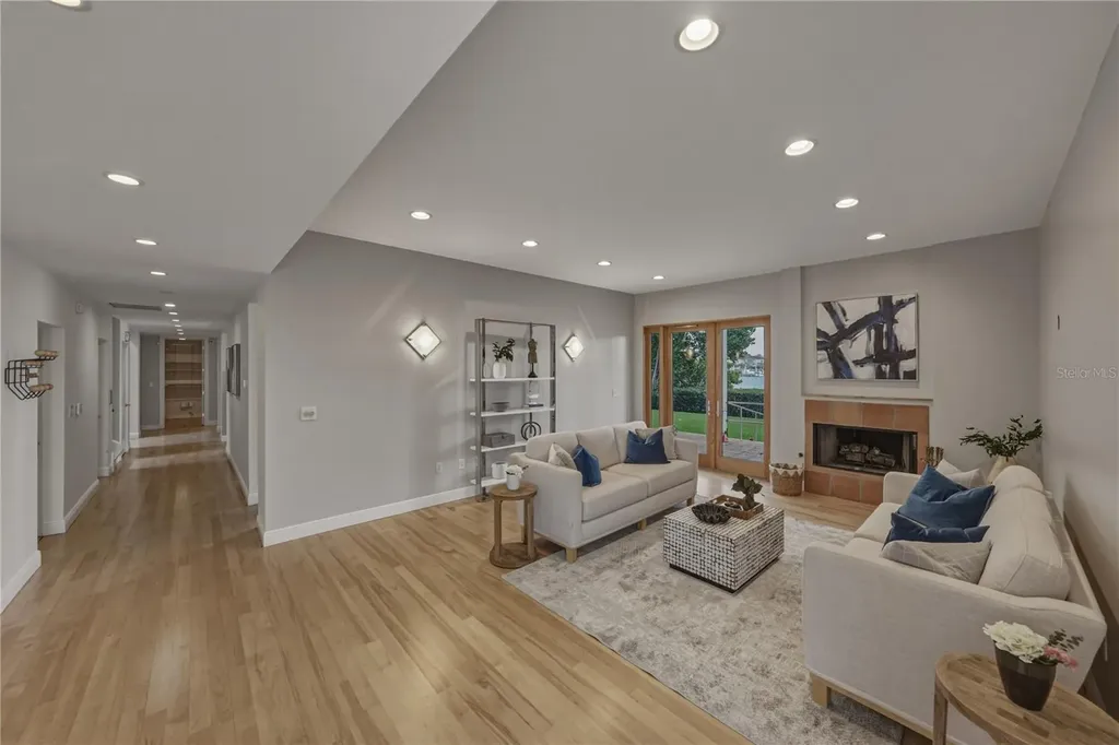 838 Monterey Boulevard NE St Petersburg FL 33704