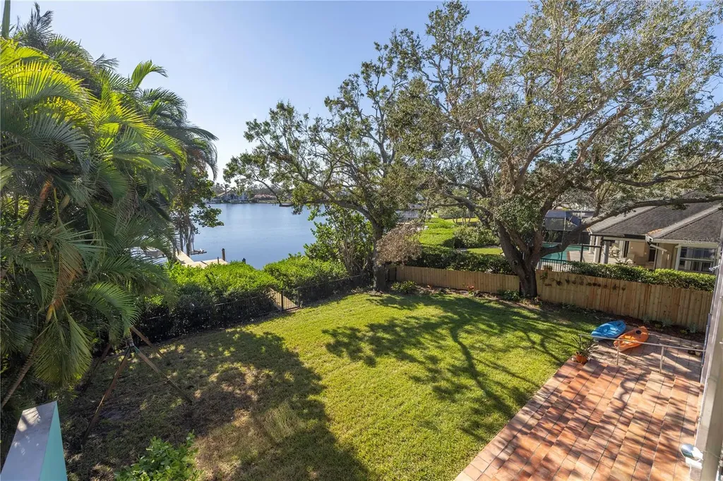 838 Monterey Boulevard NE St Petersburg FL 33704