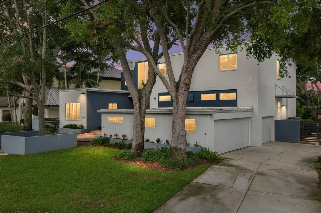 838 Monterey Boulevard NE St Petersburg FL 33704
