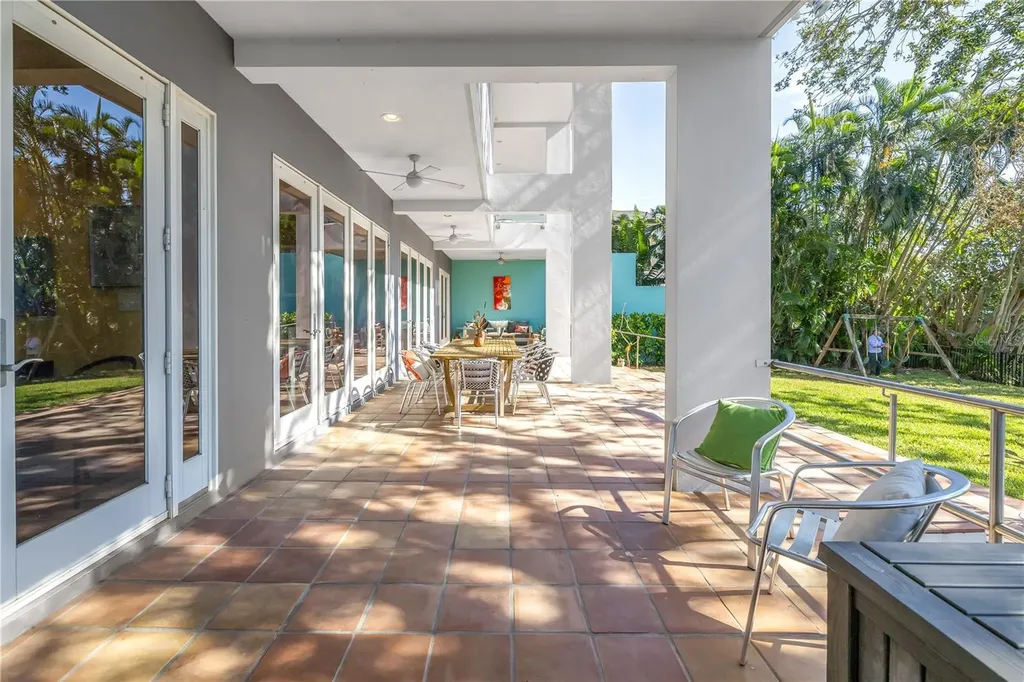 838 Monterey Boulevard NE St Petersburg FL 33704