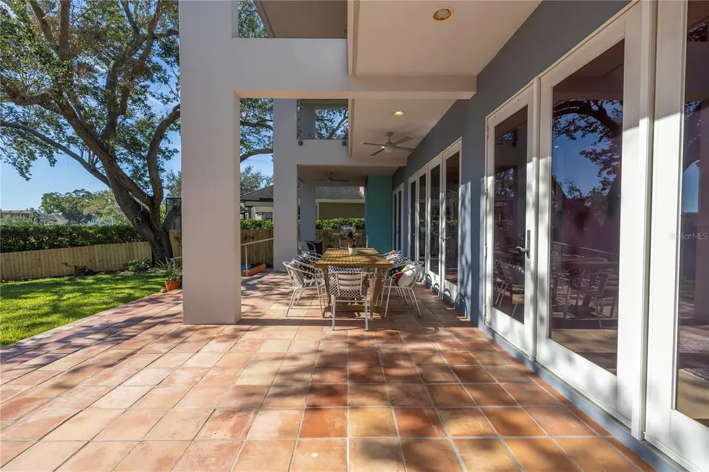 838 Monterey Boulevard NE St Petersburg FL 33704