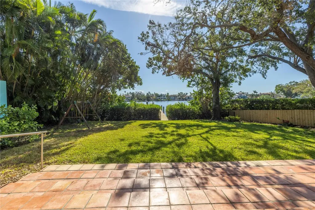 838 Monterey Boulevard NE St Petersburg FL 33704
