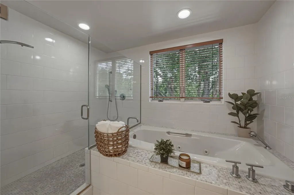 838 Monterey Boulevard NE St Petersburg FL 33704
