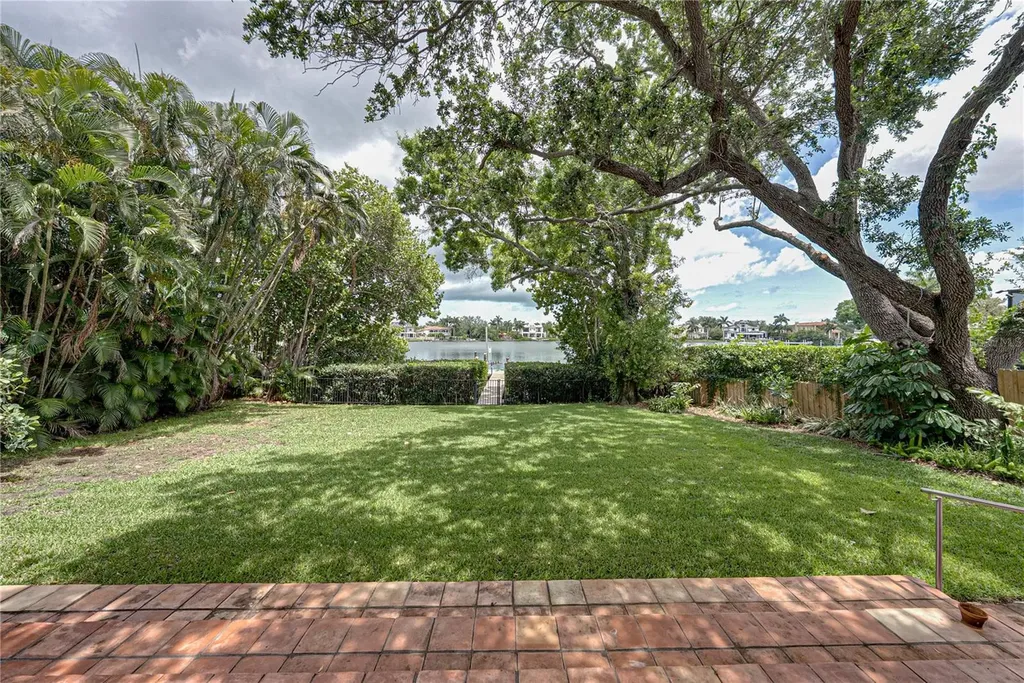 838 Monterey Boulevard NE St Petersburg FL 33704
