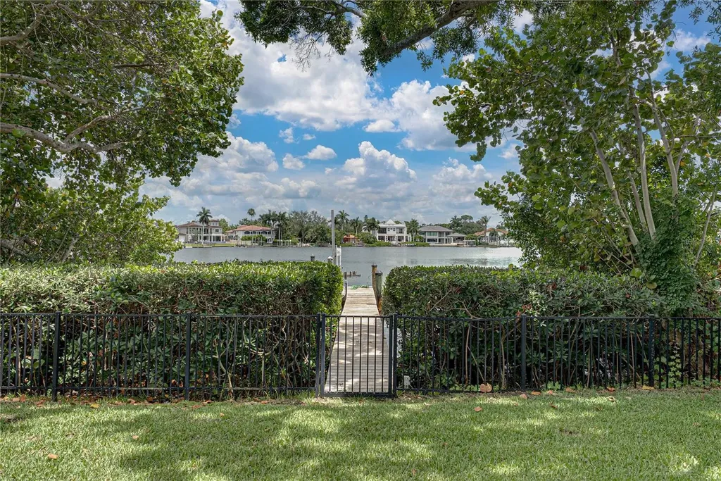 838 Monterey Boulevard NE St Petersburg FL 33704