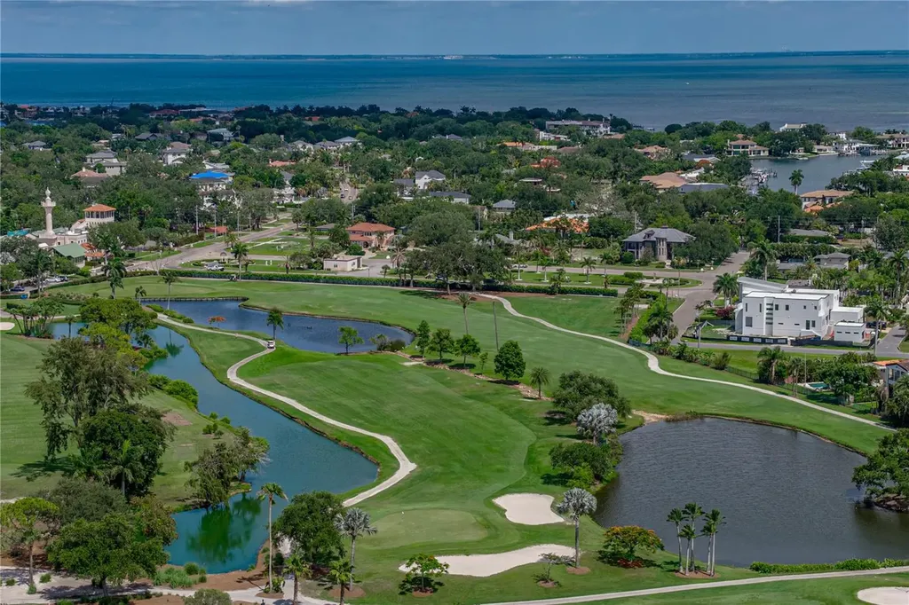 838 Monterey Boulevard NE St Petersburg FL 33704