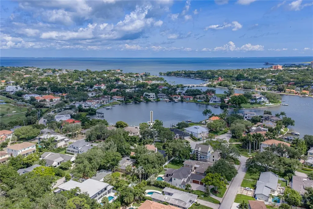838 Monterey Boulevard NE St Petersburg FL 33704