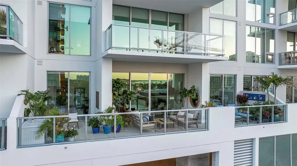 301 Quay Commons Sarasota FL 34236