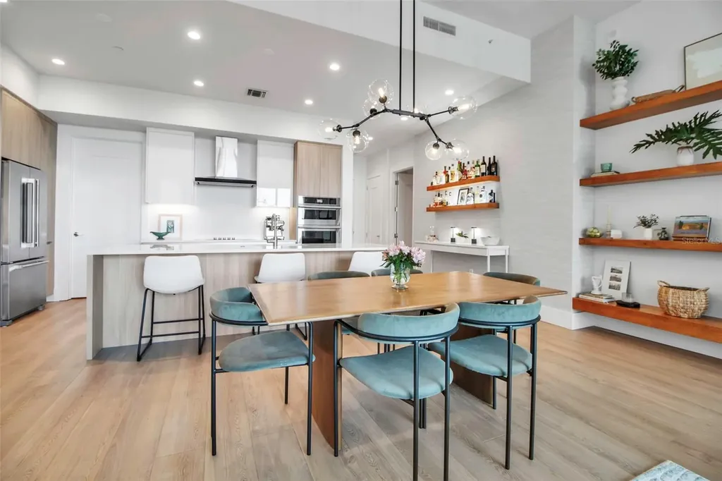 301 Quay Commons Sarasota FL 34236