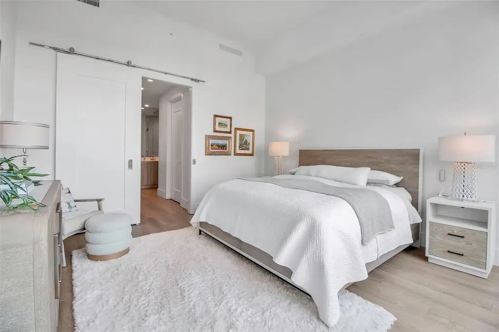 301 Quay Commons Sarasota FL 34236