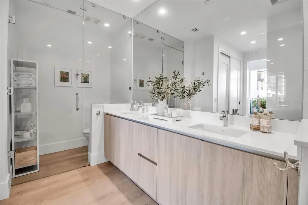 301 Quay Commons Sarasota FL 34236